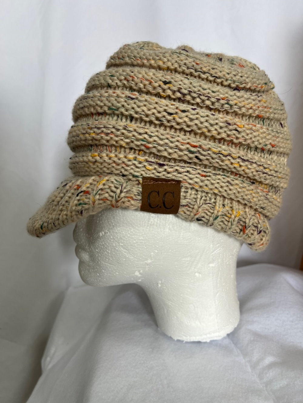 Neutral ribbed brim beanie C.C